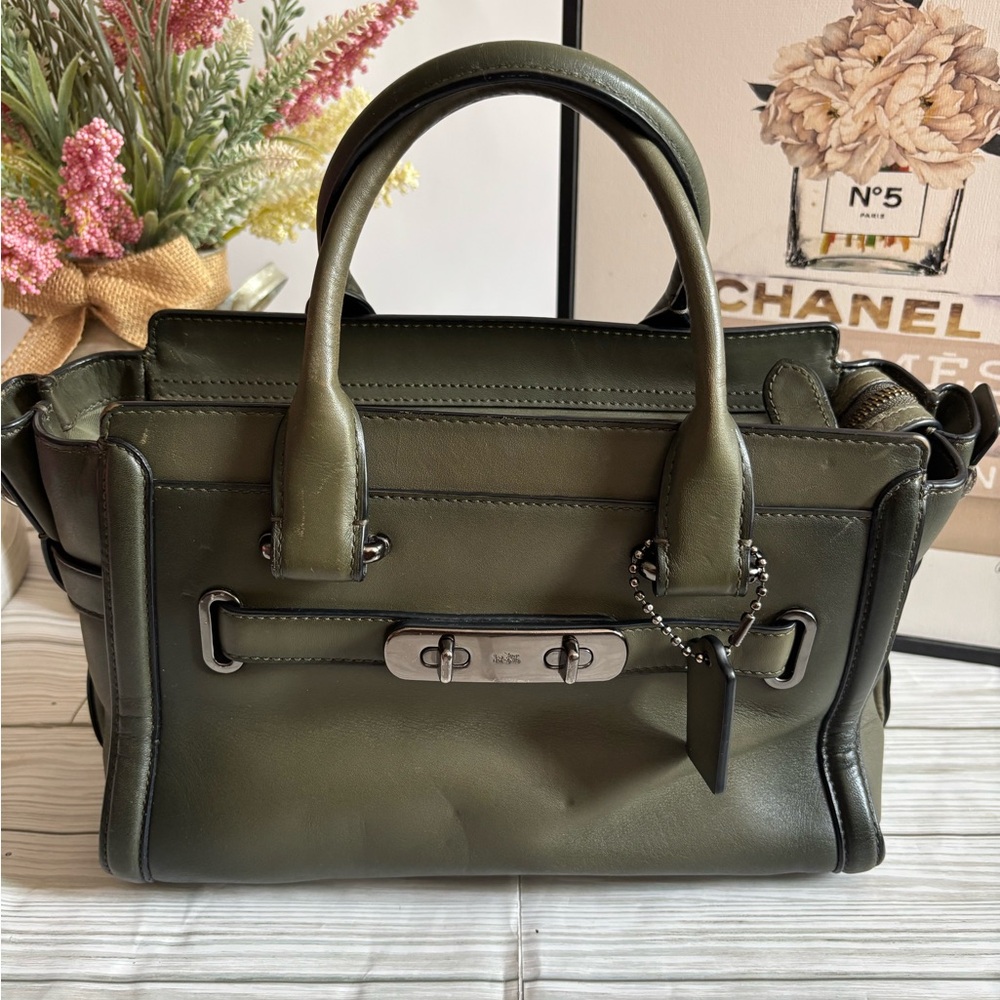 Coach Olive Green Leather Bag bought in auction didn’t know shoulder strap NA